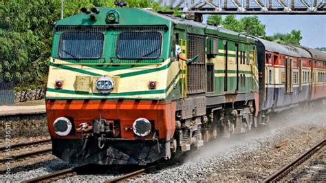 UP: Railways engine derails at Aishbagh Junction in Lucknow, train ...