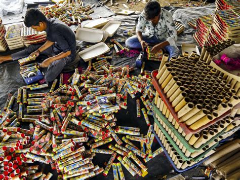 Crackers allowed in Delhi this Diwali: Check types of fireworks ...