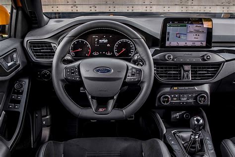 2020 Ford Focus ST Comes to Goodwood to Show Its Worth - autoevolution