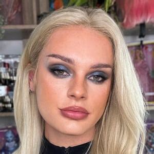 Barbie Jackson - Age, Bio, Family | Famous Birthdays