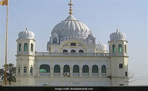 पाकिस्तान में सिख समुदाय ने गुरुद्वारा करतारपुर में गुरुनानक की ‘ज्योति ...