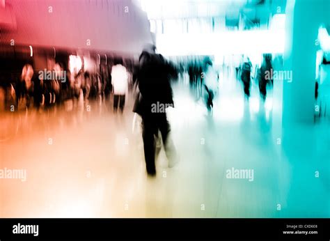 Crowd of Business People 的图像结果