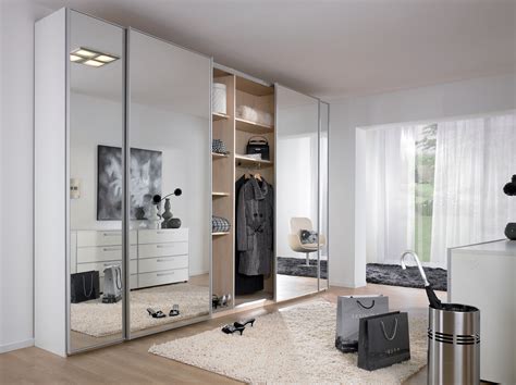 Space Saver with Sliding Mirror Closet Doors | Amazing Decor Ideas