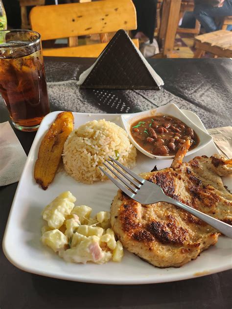 What does "ya va" mean (possibly Caribbean Spanish)? : r/Spanish