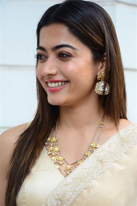 Rashmika : రష్మిక.. అందాల జాతర మామూలుగా లేదుగా! Photo Gallery ...
