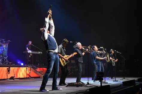 Chicago and Brian Wilson bring familiar favorites to SPAC (review ...