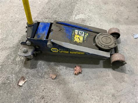 NAPA 3-1/2-Ton Floor Jack