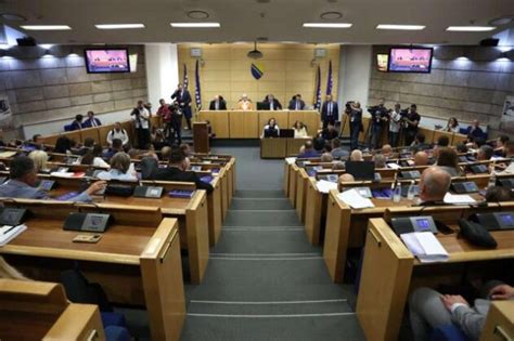 Vlada FBiH povukla zakone o MUP-u i policijskim službenicima ...
