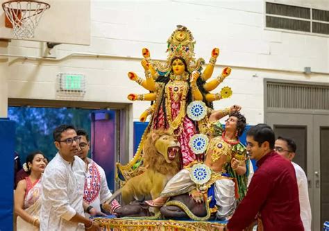 Durga idol from Kolkata takes centre stage in 10th anniversary Pujo ...