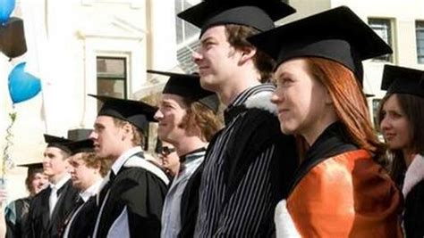 英国留学大专生也能去吗？了解英国大专学位的学费和奖学金