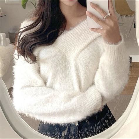 SEND OFFERS🌊 White fuzzy sweater🤍 never used... - Depop