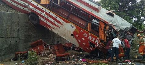 17 killed, 35 injured on Mumbai-Pune Expressway after bus rams into two ...