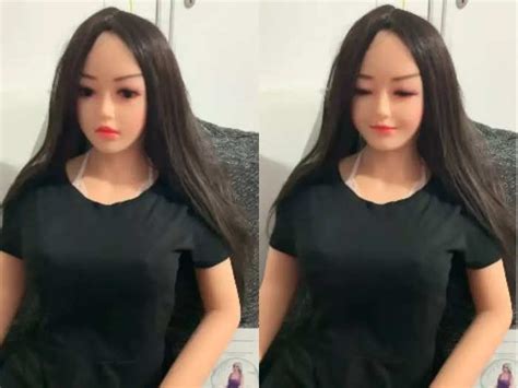 అది రోబో అని చెబితేనే రోబో అని తెలుస్తుంది. లేదంటే అమ్మాయే అనుకుంటారు ...