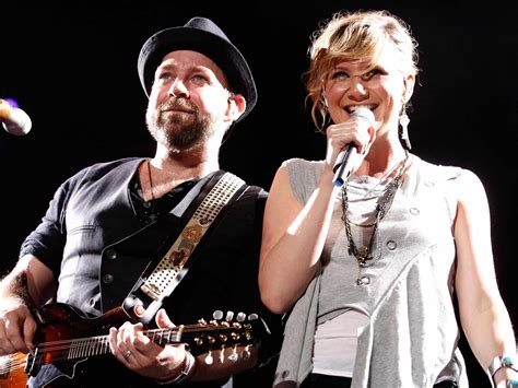 Did Sugarland Break Up? What Happened to the Third Member? - Parade