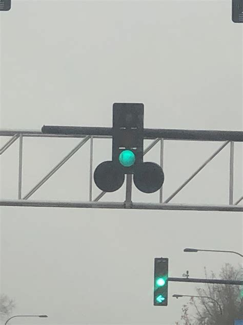Blursed traffic light : blursedimages