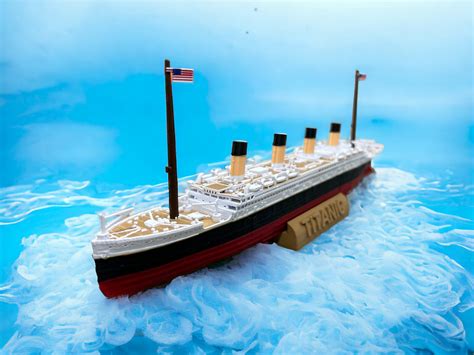 RMS Titanic Submersible Model, Educational Model, FLOATS & SINKS Histo ...