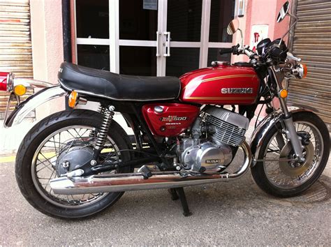 Royal Enfield Classic 500 Tribute Black limited to just 240 units ...