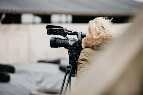 Interview Outside 的图像结果