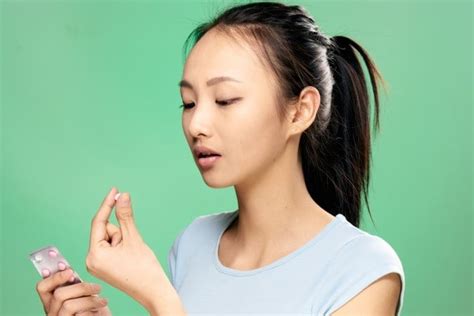 CHALLENGING YOUR KNOWLEDGE ABOUT THE PILL | HOWUKNOW