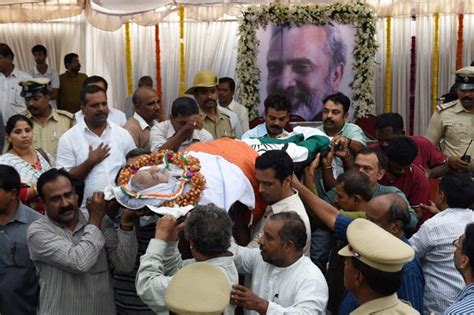 Ananthamurthy cremated, thousands pay homage - India Today