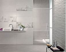 mattonelle bagni moderni bagno in bianco con inserti mosaici bagni nel 2019 mattonelle bagni moderni bagno in bianco con inserti mosaici bagni nel 2019