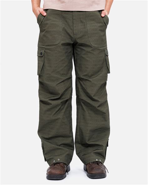 Essentials – All Caps Studio