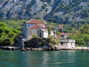 AZOHP7659 Architecture Boathouse Shed Lakeside Building Shore Paper ...