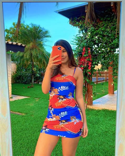 370k Likes, 3,729 Comments - Luara Fonseca (@luara) on Instagram: “dê uma legenda pra essa foto ...