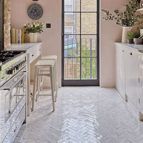 Porcelain Tiles In Kitchen