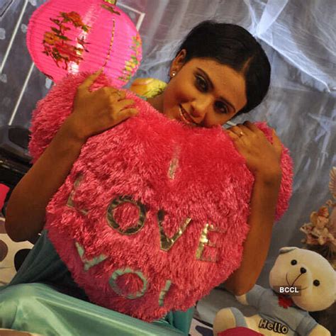 A still from the Tamil movie Ingu Kadhal Katrutharapadum