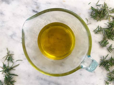 Rosemary Infused Olive Oil Recipe + How My Italian Family Uses It Every ...