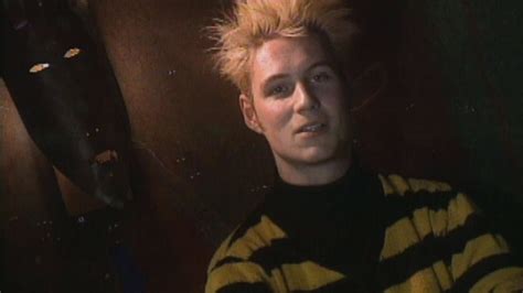 Watch The Real World Season 4 Episode 3: "A Loaf of Bread, A Jug of ...