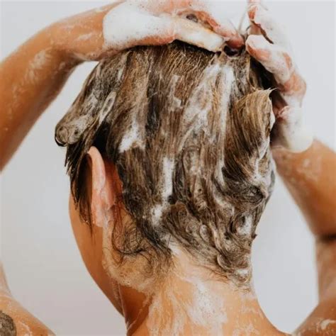 Dry Scalp Vs Dandruff: The Difference That Changes Everything