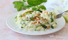 risotto con zucchine e fiori di zucca risotto fiori di zucca e zucchine con stracchino senza burro risotto con zucchine e fiori di zucca risotto fiori di zucca e zucchine con stracchino senza burro