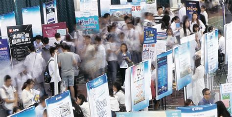 中国留学生讲述反“港独”游行经过：自发组织，成百上千陌生人聚集微信群