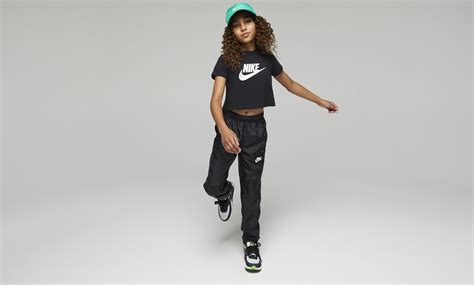 Nike Sportswear Older Kids' (Girls') Cropped T-Shirt. Nike IN