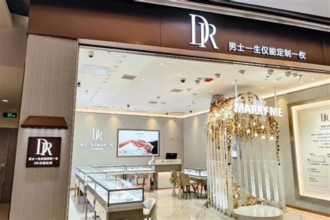 广州珠宝展示柜厂家对现代新古典欧式风格的看法【宜佳展示】
