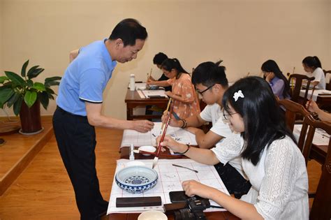 中文系组织专业学生前往泉州一中开展教育见习