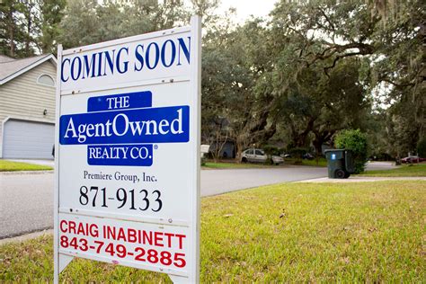 Corner Building Signs 的图像结果
