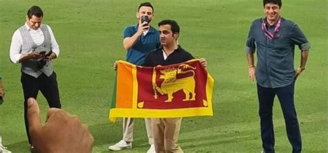VIDEO : अन् गंभीरनं हाती घेतला लंकेचा झेंडा | Gautam Gambhir Celebrates ...