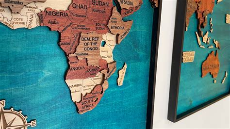 Framed World Map 的图像结果