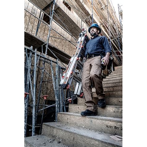 Little Giant Ladders Leveler M17 with Leg Levelers 18-ft Reach Type 1A ...