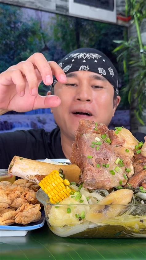 Mukbang Eating Chicken 的图像结果