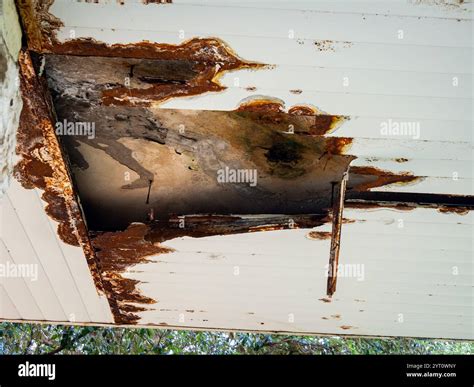 Rotted metal panel hi-res stock photography and images - Alamy
