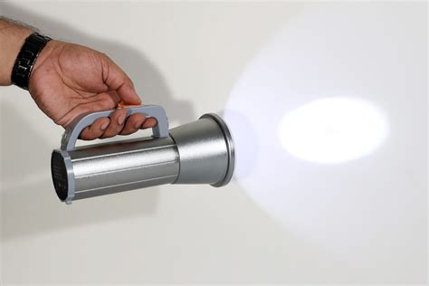 REALBUY 20W Aluminium LED Search Light (1750 Lumens, 8000 mAh Lithium ...