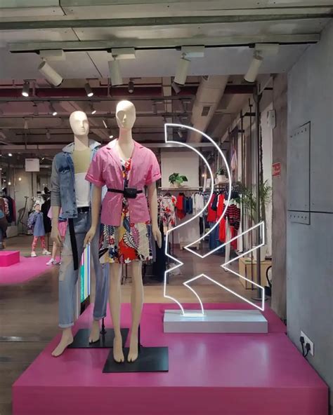 Innovative Vision Gallery | In-Store Branding Solutions & Services