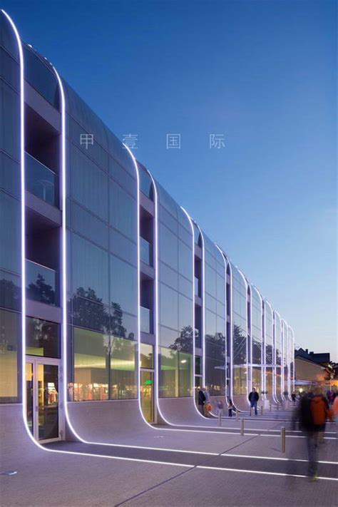 如何使玻璃幕墙达到更好的遮阳效果-广东信鼎建设工程有限公司