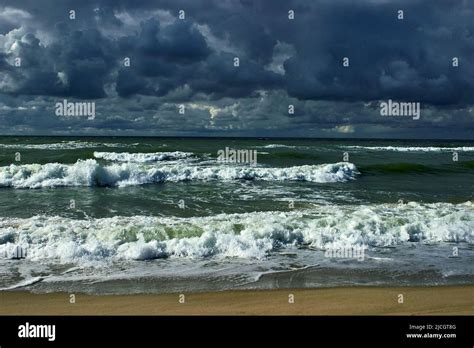 Stormy Sea 的图像结果