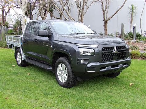 Mitsubishi Triton 2024 | DC CHASSIS GLX 4WD 6AT 2.4 FLAT DECK AUTO