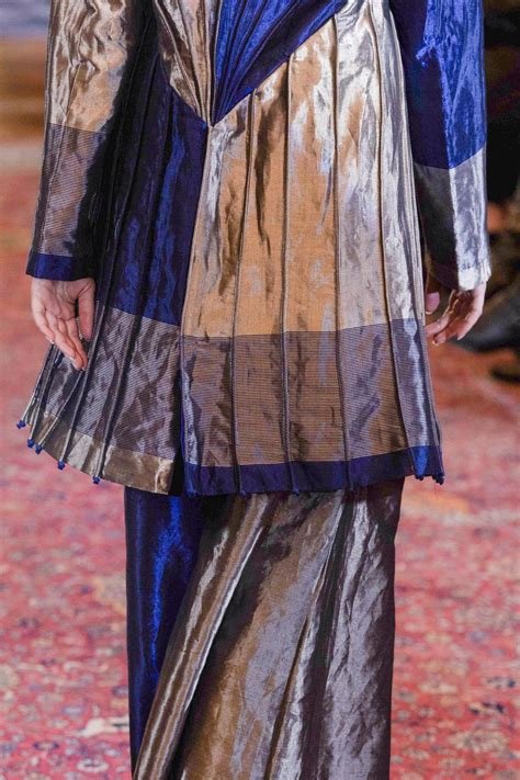 Dual Tone Shimmering Jacket & Trouser Set – VAISHALI S